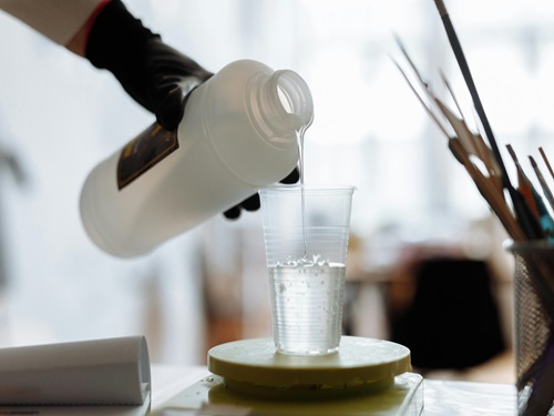 Bruken av 2-imidazolidinon i plastproduksjon